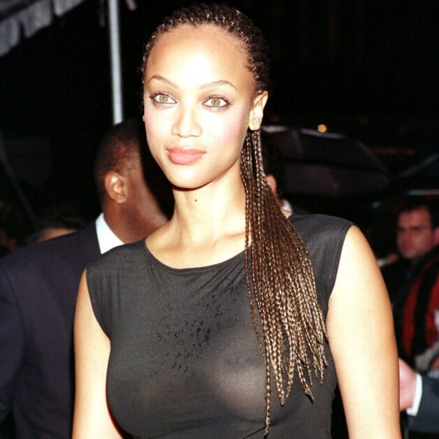 Tyra Banks attends the premiere of "Beloved" October 10th, 1998 - Photo credit: WENN